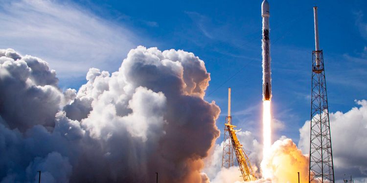 SpaceX lanzó su Falcon 9 con la misión SXM-7 para la compañía de radio SiriusXM