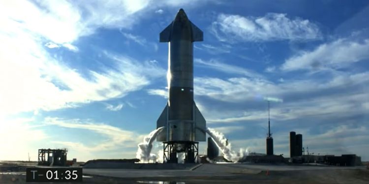 SpaceX suspendió el lanzamiento de prueba de su Starship SN8 por un fallo en un motor Raptor