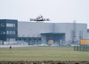 FACC inicia los vuelos de prueba del vehículo aéreo autónomo EHang 216