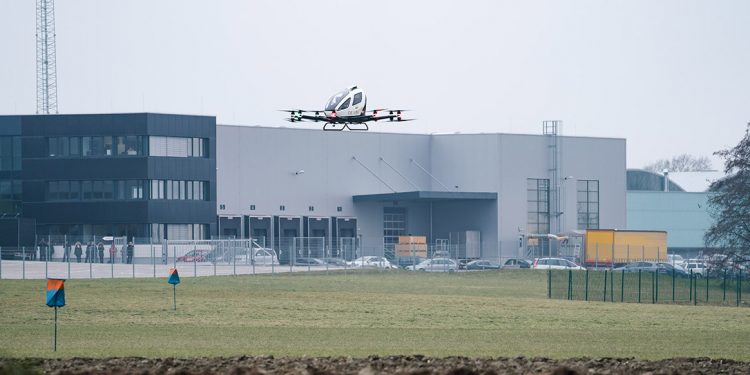 FACC inicia los vuelos de prueba del vehículo aéreo autónomo EHang 216