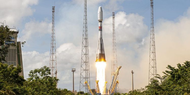 Arianespace lanzó este martes el satélite espía militar francés CSO-2
