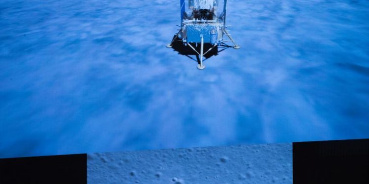 La Chang’e-5 china recoge muestras lunares durante dos días