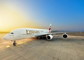 Emirates recibió el primero de los tres A380 que incorporará este mes a su flota