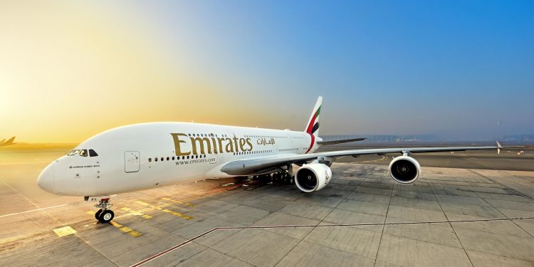Emirates recibió el primero de los tres A380 que incorporará este mes a su flota