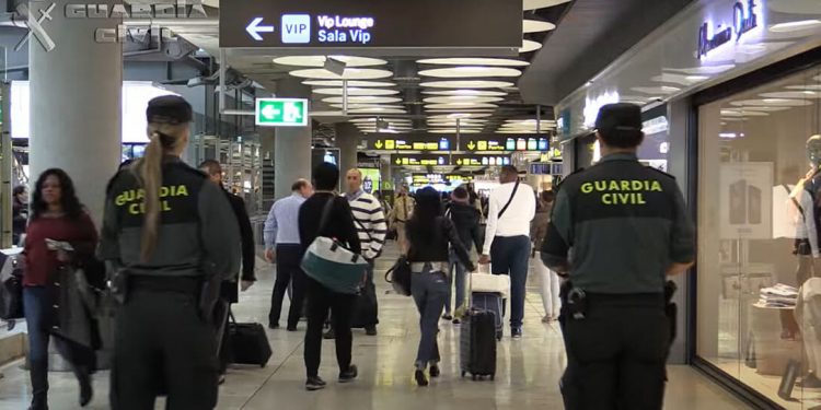 Los pasajeros procedentes del Reino Unido obligados al sellado de pasaporte y al control policial