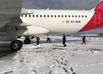 Iberia comienza a operar tras el temporal