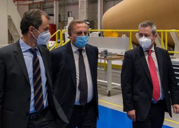 Pedro Duque visitó en Getafe la planta de Airbus donde se fabrican las estructuras del Ariane 6