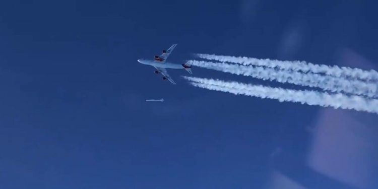 Virgin Orbit logró lanzar al espacio su cohete LauncherOne desde un B747 con 10 satélites de la Nasa