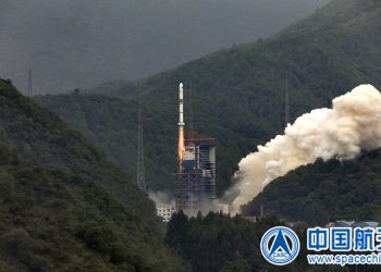 China completó la prueba del motor para su cohete Larga Marcha-5B