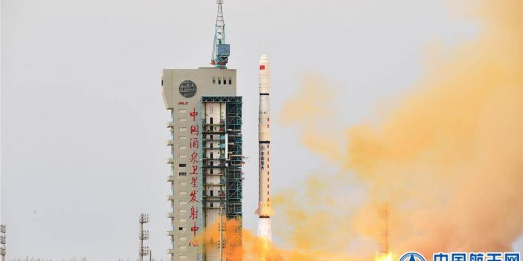 China lanza tres satélites de teledetección