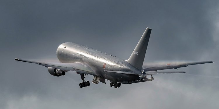 El primer avión cisterna KC-46 japonés ha realizado su primer vuelo