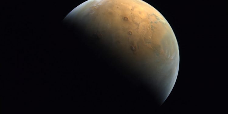 Primera imagen de Marte desde la sonda Hope