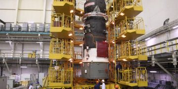 La nave de carga Progress MS-16, acoplada al adaptador para su lanzamiento