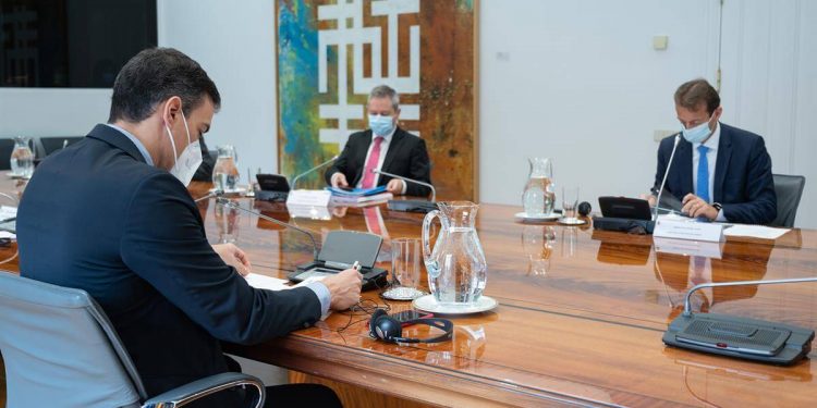 Sánchez ofrece su apoyo a la aeronáutica en una reunión con el CEO de Airbus