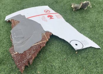 Trozos del avión de United