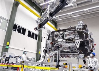 Airbus conecta el brazo Magboom a la nave de la misión Juice