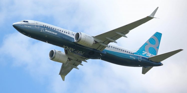 La inversora 777 Partners compra 24 aviones B737-8