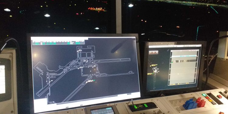 Equipos digitales de Enaire en la Torre de Control del Aeropuerto Adolfo Suárez Madrid-Barajas