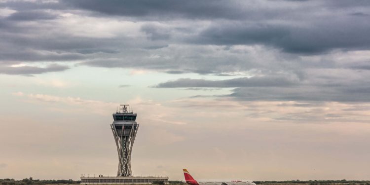 Enaire optimiza la distancia de separación entre aeronaves en Barcelona