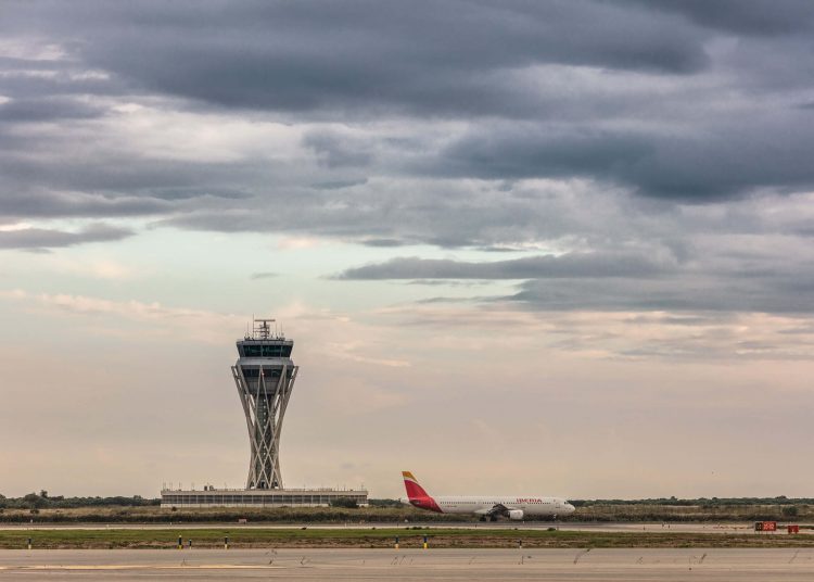 Enaire optimiza la distancia de separación entre aeronaves en Barcelona