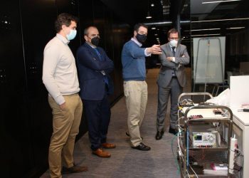 Visita del secretario de Estado de Industria a Satlantis