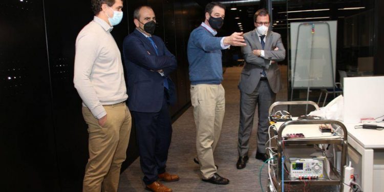 Visita del secretario de Estado de Industria a Satlantis