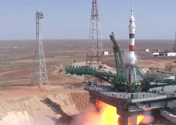 Roscosmos lanzó hacia la ISS la nave Soyuz MS-18 con tres astronautas a bordo