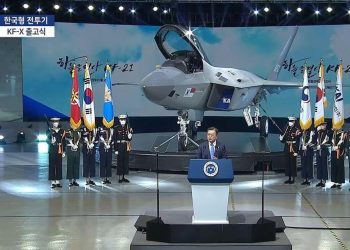 Moon Jae-In presenta KF-21