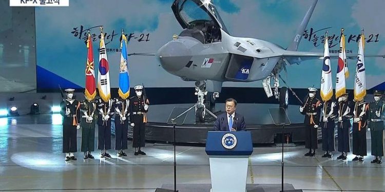 Moon Jae-In presenta KF-21