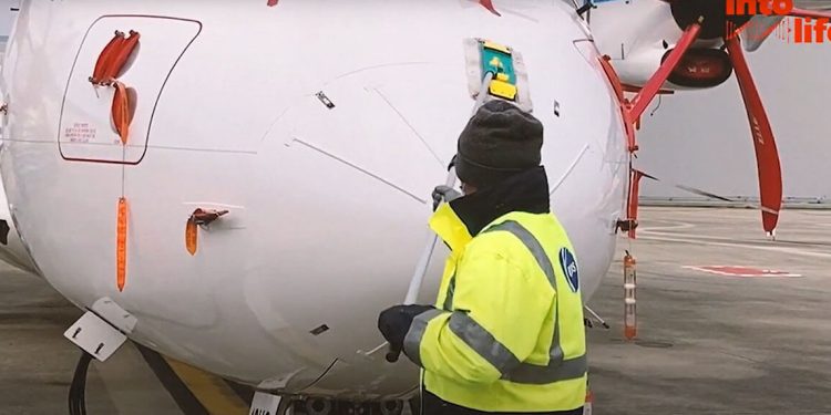 ATR crea una solución para limpiar aviones sin agua