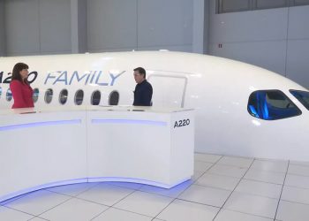 Airbus convierte en maqueta para los clientes el primer A220 de prueba