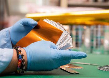 El aislamiento multicapa de los satélites minimiza sus cambios de temperatura