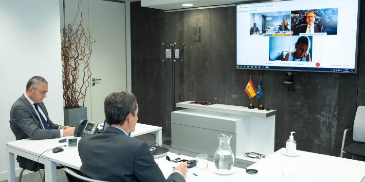 El ministro Duque, reunido con el director general de la ESA