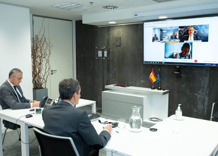 El ministro Duque, reunido con el director general de la ESA