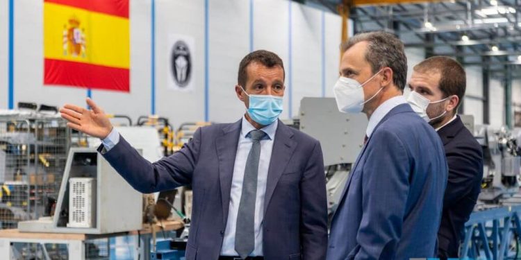 Pedro Duque visita las instalaciones de Escribano Mechanical & Engineering