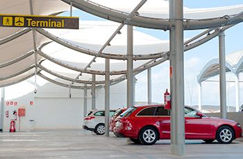 Aena licita la gestión de los aparcamientos de 34 aeropuertos por 82 millones de euros