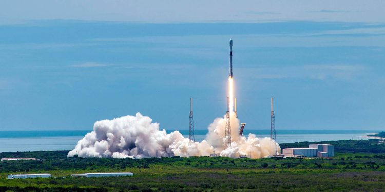 SpaceX lanzó el satélite GPS III 05 para la Fuerza Espacial de EEUU