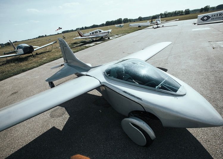 AirCar, el coche volador, completó su primer vuelo pilotado entre Nitra y Bratislava