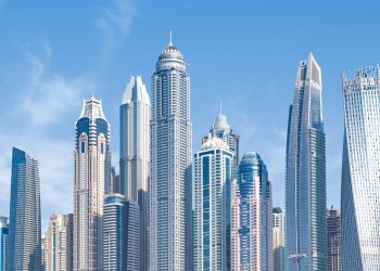 Arabia Saudí planea crear una aerolínea que compita con Emirates y Qatar Airways