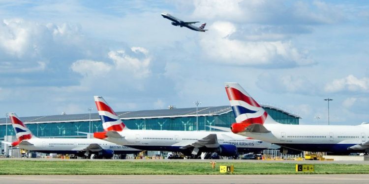 El número de pasajeros de Heathrow está al 90% por debajo de 2019 y muy por debajo de sus rivales de la UE