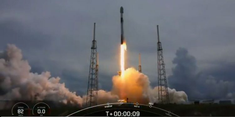 SpaceX lanzó su misión Transporter-2 con 85 naves comerciales y tres satélites Starlink