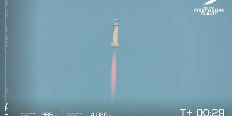 Blue Origin culmina con éxito su primer vuelo espacial tripulado