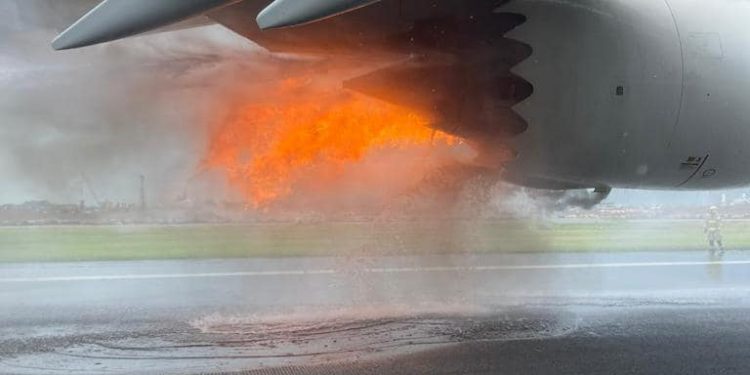 Regresó al aeropuerto de Hong Kong un carguero 747-8 de UPS por el incendio de un motor
