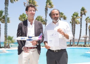 Sky Express firma un acuerdo para adquirir seis aviones ATR 72-600