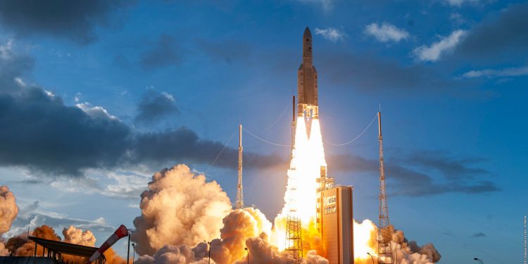 Un Ariane 5 lanzó dos satélites de telecomunicaciones