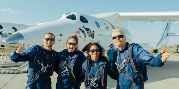 Branson hizo realidad su sueño: protagonizar el inicio de la carrera turística espacial