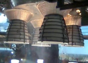 Las pruebas de vibración para el cohete lunar ayudan a garantizar viajes seguros en el camino al espacio