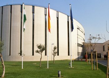 Enaire adjudica a Indra la digitalización del Control de Sevilla y Málaga