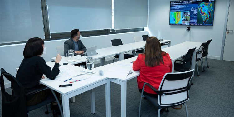 La ministra Morant estudia con responsables de Copernicus la vigilancia del volcán de La Palma