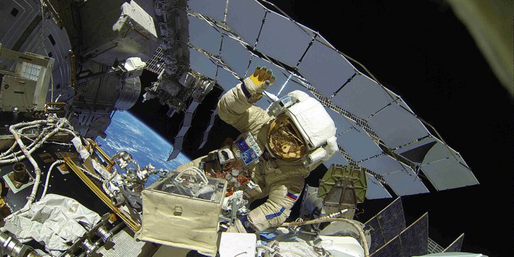 Los cosmonautas rusos completaron su trabajo fuera de la ISS